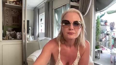 Gl1tter Barbie online show from 03/29/26, 11:10