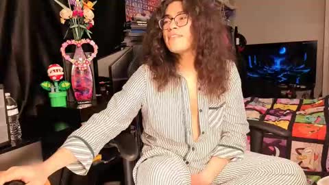 glaceon9 online show from 02/19/25, 12:22