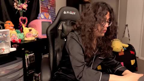 glaceon9 online show from 10/01/25, 02:34