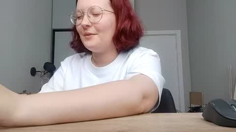 Snapshot of glendarobinson chatting on 07/04/26, 06:19 Elly online show from 07/04/26, 06:19