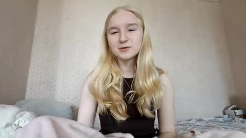Laura online show from 04/17/26, 06:05