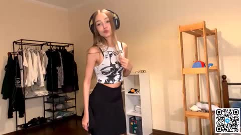 Catalina online show from 11/26/25, 11:11