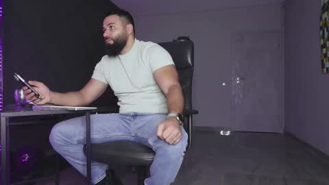 Matthew .. for short call me Matt online show from 11/30/25, 04:49