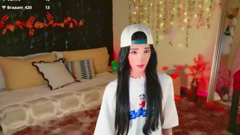 Snapshot of glimpse_of_love chatting on 11/16/25, 06:08 Sophie online show from 11/16/25, 06:08