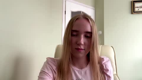 Snapshot of glistenboop chatting on 07/10/26, 04:20 Lora online show from 07/10/26, 04:20