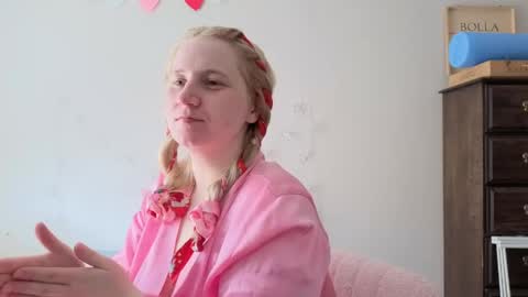 Snapshot of glitchwitch chatting on 05/21/26, 04:14 Glitch online show from 05/21/26, 04:14