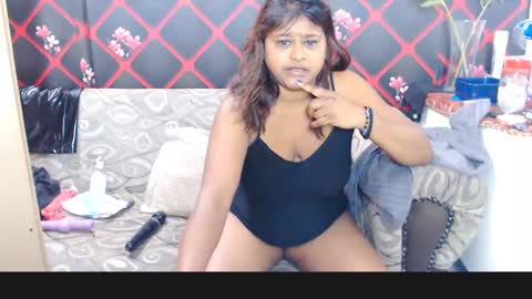 Snapshot of glitter_candy chatting on 01/12/25, 08:36 glitter candy online show from 01/12/25, 08:36