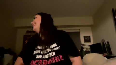 Snapshot of glitteredbrat chatting on 10/01/25, 02:06 glitteredbrat online show from 10/01/25, 02:06