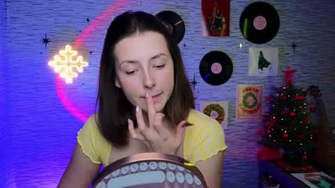 Snapshot of glo_lo chatting on 12/18/24, 02:38 Bye everybody Ill be online Monday December 2nd Saturday and Sunday off online show from 12/18/24, 02:38