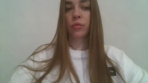 Snapshot of gloria954807 chatting on 03/19/26, 05:28 gloria954807 online show from 03/19/26, 05:28