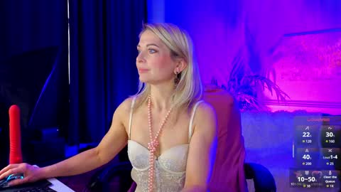 Snapshot of gloria_lovely chatting on 05/26/26, 10:55 Gloria online show from 05/26/26, 10:55