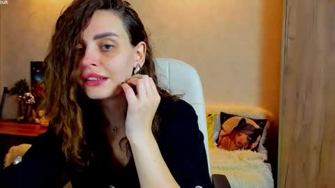 Gloria Wood online show from 10/31/25, 06:20