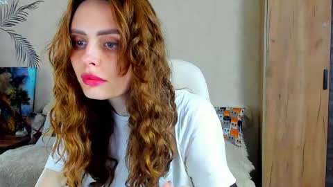 Snapshot of gloria_wood chatting on 05/03/26, 03:18 Gloria Wood online show from 05/03/26, 03:18
