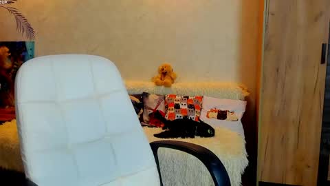 Snapshot of gloria_wood chatting on 05/04/26, 09:00 Gloria Wood online show from 05/04/26, 09:00