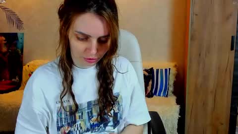 Snapshot of gloria_wood chatting on 05/06/26, 04:34 Gloria Wood online show from 05/06/26, 04:34
