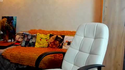 Snapshot of gloria_wood chatting on 05/15/26, 08:16 Gloria Wood online show from 05/15/26, 08:16