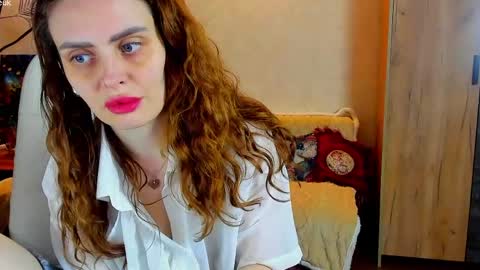 Snapshot of gloria_wood chatting on 05/22/26, 05:18 Gloria Wood online show from 05/22/26, 05:18