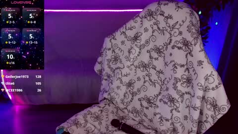 Snapshot of gloriagrays chatting on 01/25/25, 02:26 gloriagrays online show from 01/25/25, 02:26