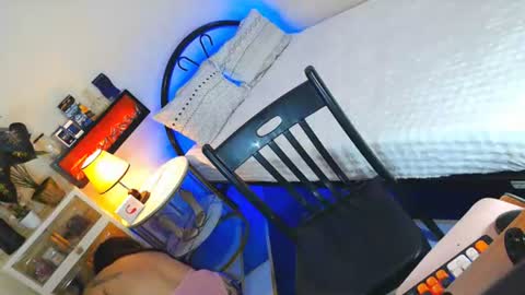 Snapshot of gloriousslutshay chatting on 07/18/26, 03:27 shy online show from 07/18/26, 03:27