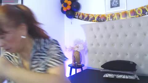 Snapshot of glory_shine chatting on 10/12/25, 12:26 Glory online show from 10/12/25, 12:26