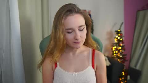 Snapshot of glossy_babe_ chatting on 12/19/25, 02:13 Monica online show from 12/19/25, 02:13