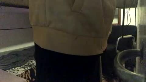 Snapshot of glow28 chatting on 04/04/26, 10:35 glow28 online show from 04/04/26, 10:35