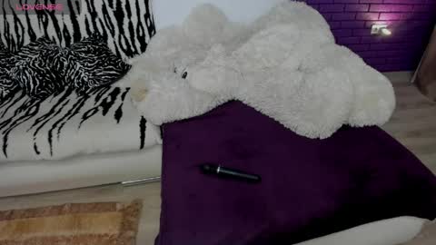 Snapshot of glowmimi chatting on 05/15/26, 05:31 Mia online show from 05/15/26, 05:31