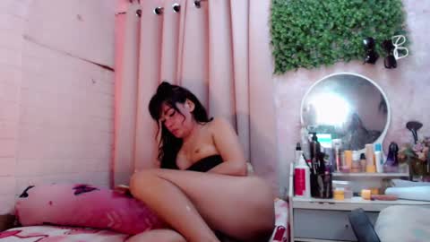 Snapshot of glumcockhot chatting on 03/03/25, 03:42 jenn online show from 03/03/25, 03:42