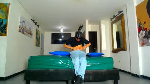 Snapshot of gnecos chatting on 06/06/26, 12:32 THOMAS AND DAMIAND online show from 06/06/26, 12:32
