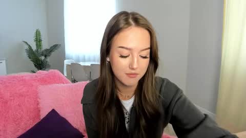 Lina online show from 02/15/26, 08:35