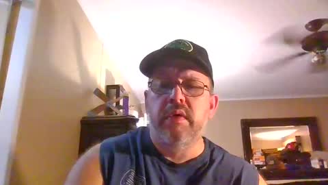 Snapshot of gobey33 chatting on 09/20/25, 01:28 IDKIDCIDGAF online show from 09/20/25, 01:28