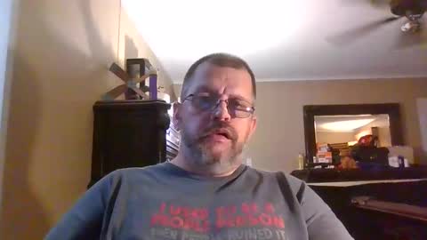 Snapshot of gobey33 chatting on 09/26/25, 05:33 IDKIDCIDGAF online show from 09/26/25, 05:33