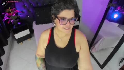 Snapshot of goddess_arethaozz chatting on 07/21/26, 01:02 Aretha online show from 07/21/26, 01:02