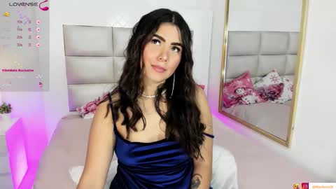 Snapshot of goddess_mia2 chatting on 12/15/25, 03:11 Mia online show from 12/15/25, 03:11