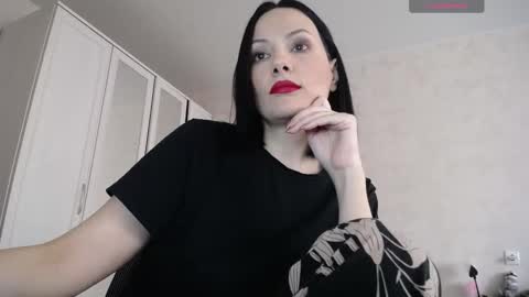 Snapshot of goddess_perfect_legs chatting on 01/10/26, 12:51 Oksana online show from 01/10/26, 12:51