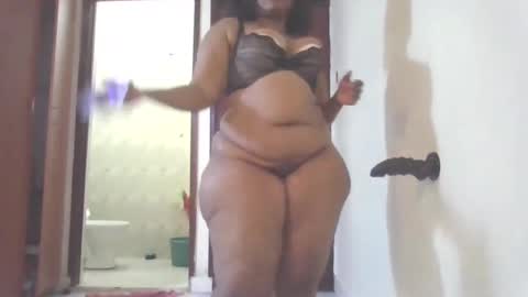 Snapshot of goddessebon chatting on 12/16/24, 02:49 shasha big online show from 12/16/24, 02:49