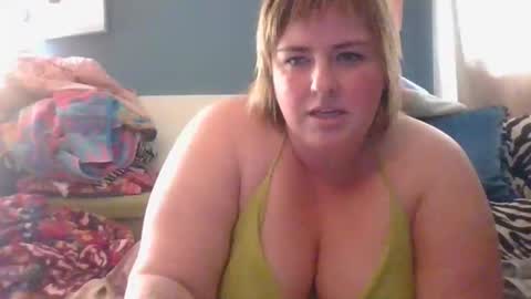 Snapshot of goddessee chatting on 04/20/26, 09:05 GoddesseE online show from 04/20/26, 09:05