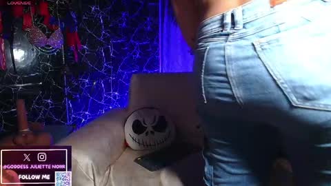 Snapshot of goddessjuliettenoiir chatting on 05/21/26, 10:33 Goddes Juliette Noiir online show from 05/21/26, 10:33