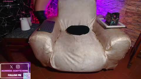 Snapshot of goddessjuliettenoiir chatting on 06/03/26, 11:02 Goddes Juliette Noiir online show from 06/03/26, 11:02