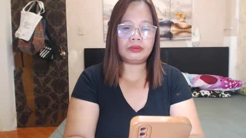 Snapshot of goddessmomx chatting on 01/13/25, 04:28 lindsay online show from 01/13/25, 04:28