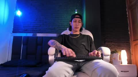 HUAN online show from 01/01/25, 02:41