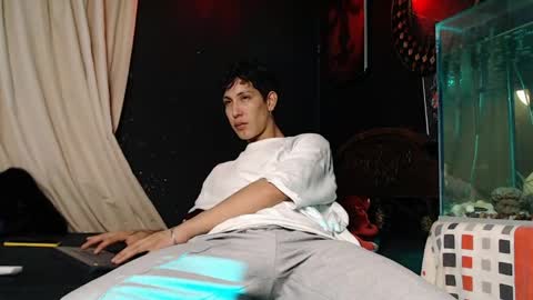 Snapshot of godly_huan chatting on 05/17/26, 10:11 HUAN online show from 05/17/26, 10:11