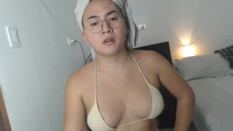 Snapshot of goldbella_ chatting on 12/07/24, 06:32 bella online show from 12/07/24, 06:32