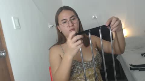 Snapshot of goldbella_ chatting on 12/10/24, 04:34 bella online show from 12/10/24, 04:34