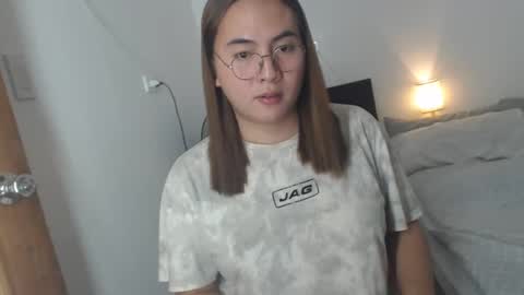 Snapshot of goldbella_ chatting on 12/17/24, 10:34 bella online show from 12/17/24, 10:34