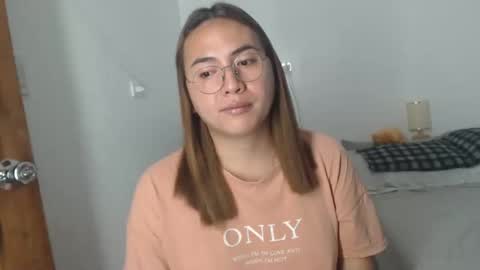 Snapshot of goldbella_ chatting on 01/06/25, 12:46 bella online show from 01/06/25, 12:46