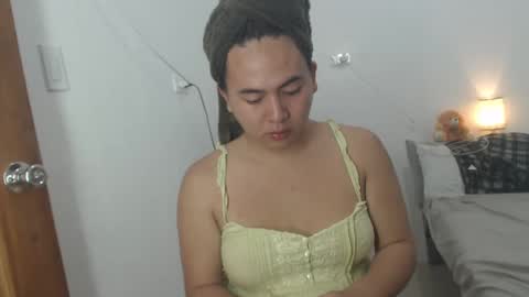 Snapshot of goldbella_ chatting on 01/10/25, 11:00 bella online show from 01/10/25, 11:00