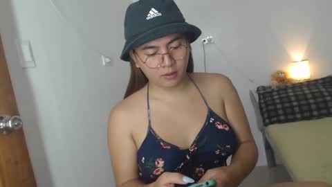 Snapshot of goldbella_ chatting on 01/24/25, 02:07 bella online show from 01/24/25, 02:07