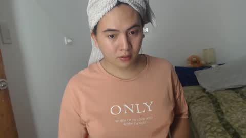 Snapshot of goldbella_ chatting on 02/10/25, 09:25 bella online show from 02/10/25, 09:25