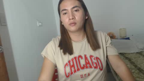 Snapshot of goldbella_ chatting on 02/11/25, 12:37 bella online show from 02/11/25, 12:37